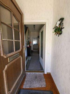 Blick in Vorraum und Flur
