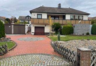 Aussenansicht mit Zufahrt