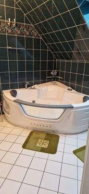 Badezimmer im DG mit Whirlpool