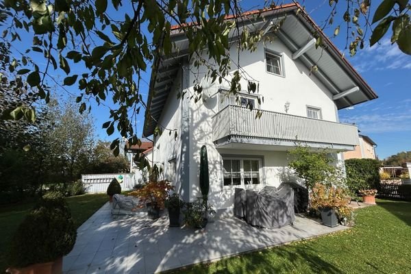 schöner Balkon und Terrasse