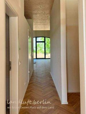 Blick vom Flur in den Wohnraum.jpg