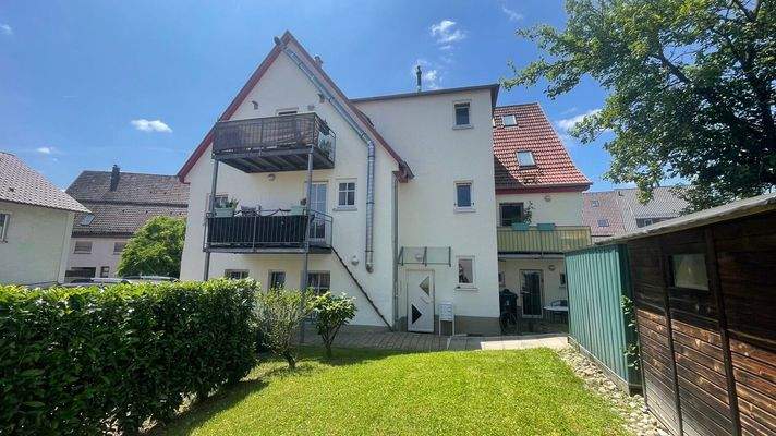 Garten und Blick zum Haus