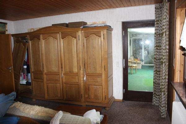 Schlafzimmer mit Ausgang zur Terrasse