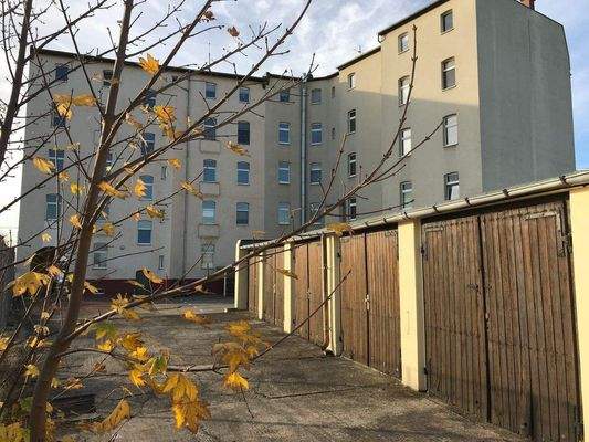 02 MER323_Hofansicht.JPG