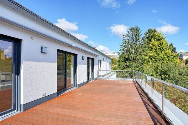 Terrasse vor dem Essbereich – Originalaufnahme