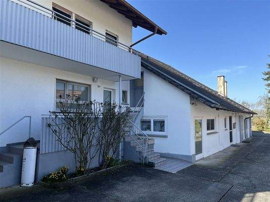 Rückseite von Haupthaus Werkstatt und Verkaufsr.