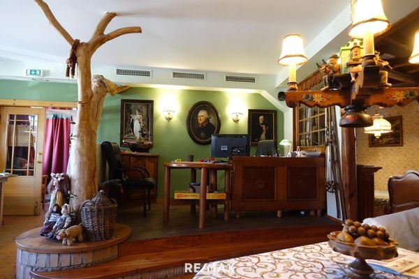 Blick zum Arbeitsbereich im Wohnzimmer
