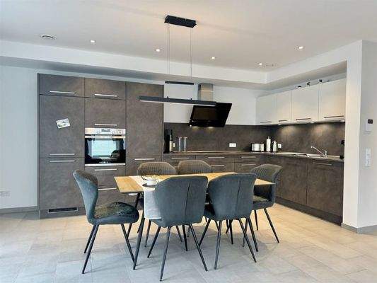 Küche mit Essbereich