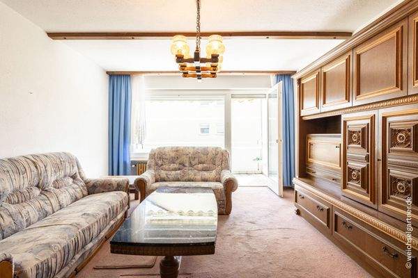 Wohnzimmer mit Loggiazugang