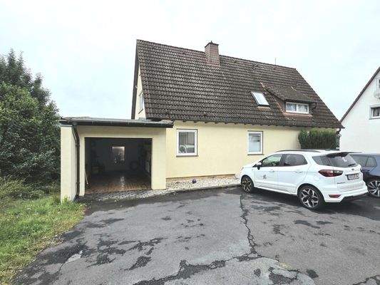 Frontansicht mit Garage