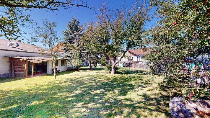 Garten mit kleinen Hütten