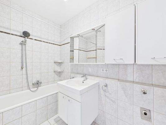 CAM04191G0-PR0077-STILL010