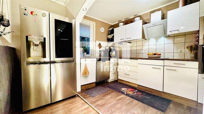 EG Küche mit Einbauküche offen