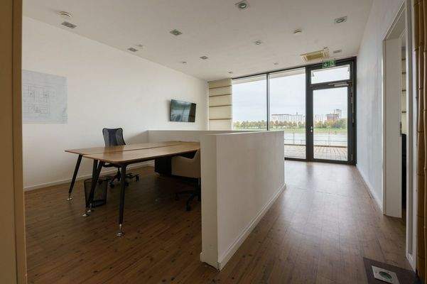 Büro mit Rheinblick