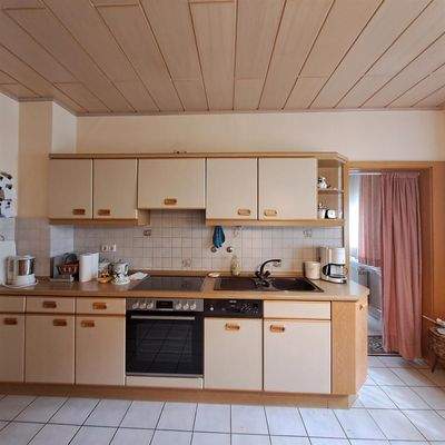 Küche mit Durchgang ins Esszimmer