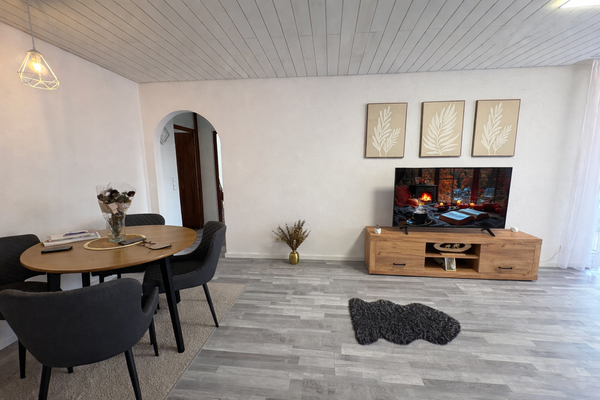 Esszimmer mit Durchgang zu den Schlafräumen