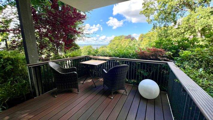 Großzügiger Balkon mit Süd-West-Lage