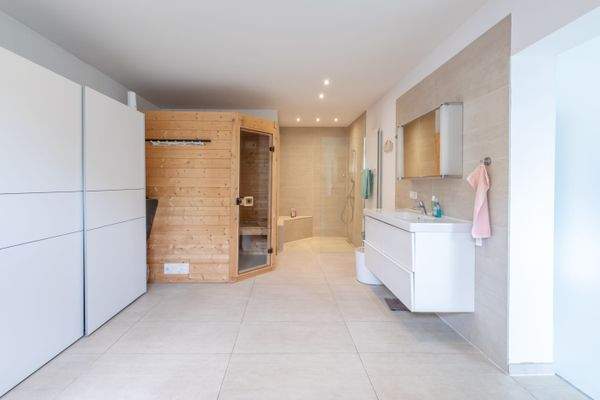 Bad mit Saune zweite EG Wohnung