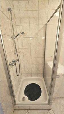 Duschkabine im 7 m² Badezimmer
