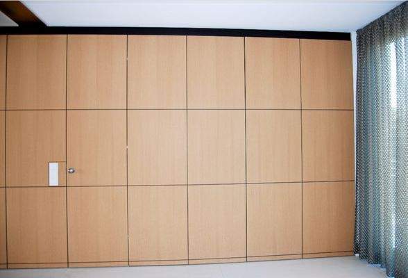 Schrankwand geschlossen