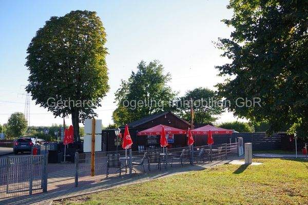 Sitzgelegenheit am Minigolfplatz