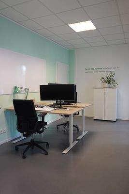 Büroraum mit 2 Arbeitsplätzen.JPG