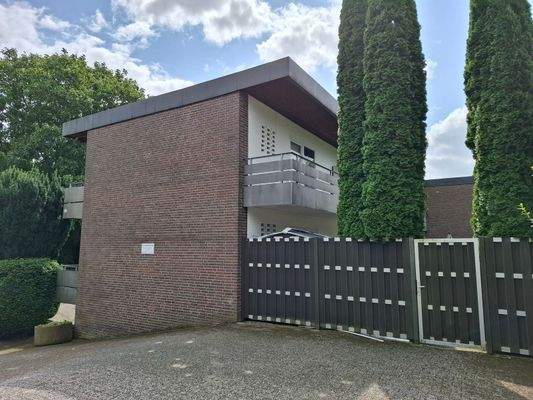 Mehrfamilienhaus Seitenansicht