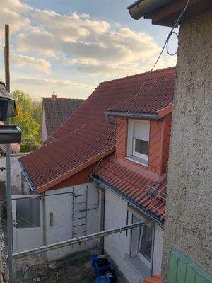 Ansicht vom Innenhof auf Hauptgebäude