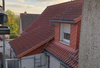 Ansicht vom Innenhof auf Hauptgebäude