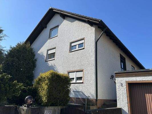 Hauseingang mit Garage