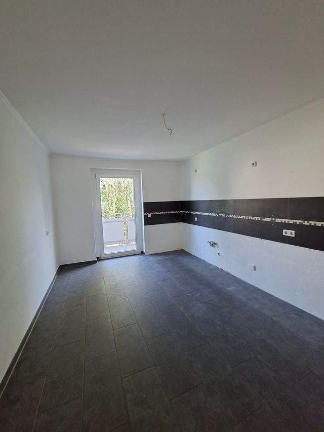 Helle 3 Raum Wohnung mit Balkon, Bad mit Dusche und Wanne ab sofort in Zwickau zu vermieten - Photo 3