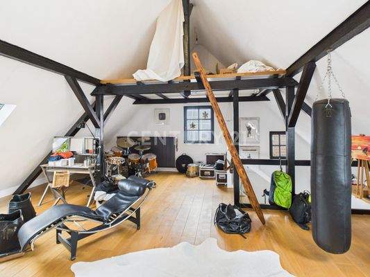 Großer Wohnbereich im Dachgeschoss