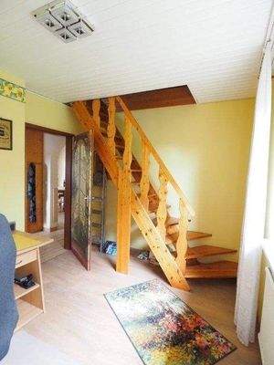 mit Zugang zum Dachgeschoss