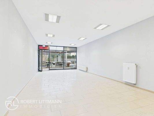 CAM04259G0-PR0079-STILL004