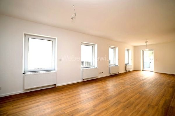 3379 OG Wohn- und Essbereich b