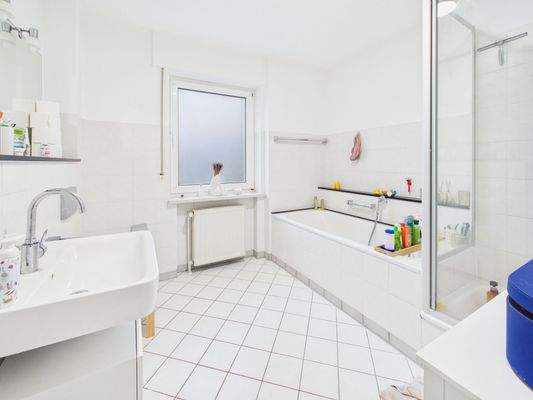 Badezimmer (OG-links)