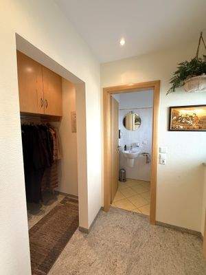 Garderobe und Gäste-WC.JPG