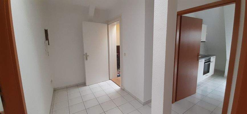 Flur Blick Richtung Eingang und Küche