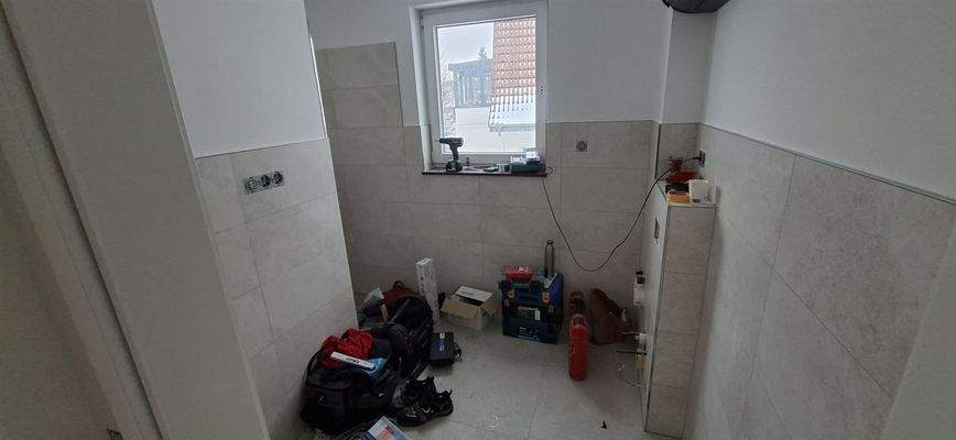 Das helle Bad mit Fenster