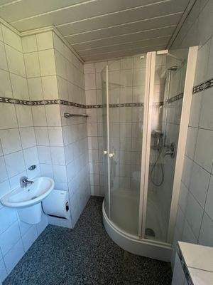 Bad 2 mit Dusche OG