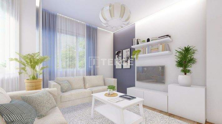 Furnished Building Near the Sea and Tram Stop in Balat İstanbul