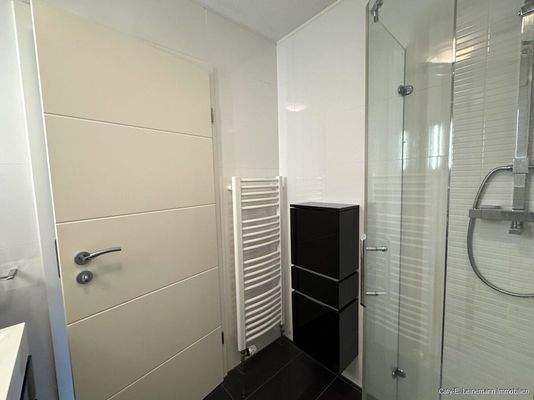 Gäste-WC mit Dusche