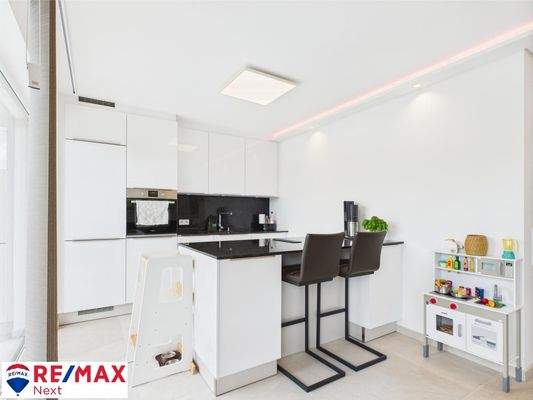 Küche mit Frühstücksbar