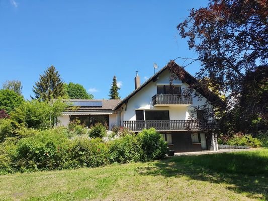 Südseite mit Terrasse/Balkon