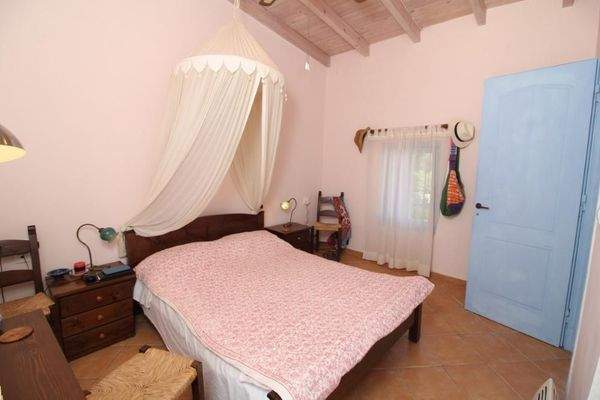 Schönes Steinhaus zum Verkauf mit Meerblick in Aspro