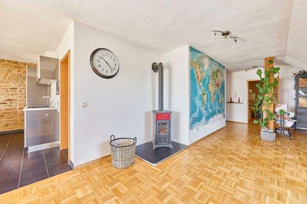 21 6-Zimmer Wohnung privat Obergeschoss.jpg