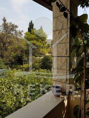 Das Grundstück so nah am Meer ist  tatsächlich ca. 550 m² groß, ein absolutes Kleinod.