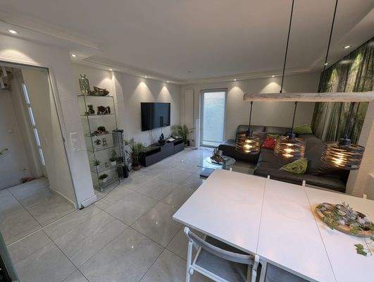 Wohnzimmer mit Essbereich