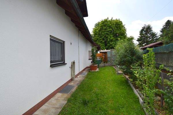 Garten Westseite.JPG