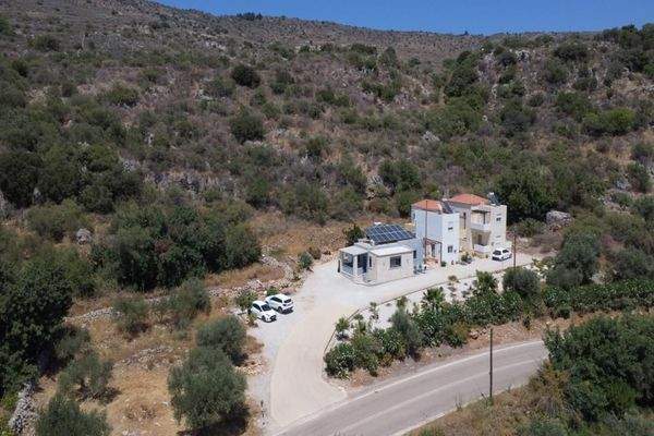 Kreta, Kalamitsi Amigdali: Charmantes kretisches Haus mit privatem Olivenhain und Bergblick zu verkaufen